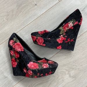 New ALDO platform velvet floral wedge shoes